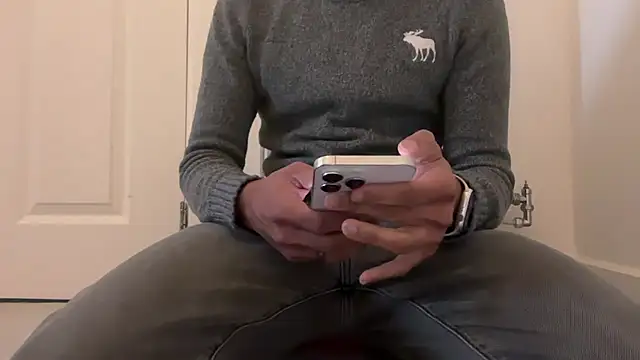 Snapshot of RandyRik chatting on 12/15/25, 02:10 RandyRik online show from 12/15/25, 02:10