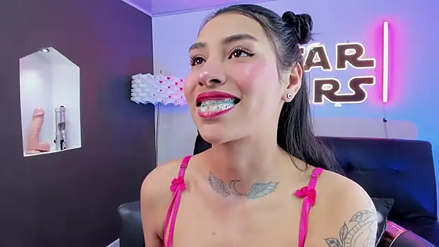 miss monserrat online show from 12/15/25, 06:34