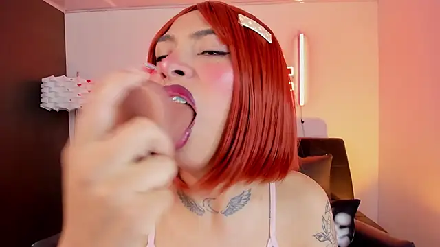 miss monserrat online show from 12/17/25, 06:14