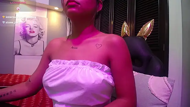 priya raj  online show from 12/15/25, 08:02