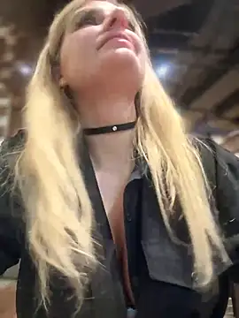 Snapshot of Betsy chatting on 12/18/24, 01:45 Betsy online show from 12/18/24, 01:45