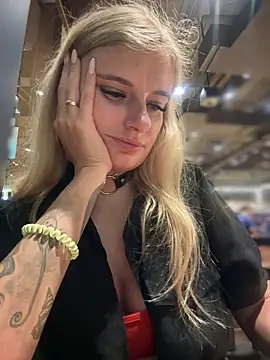 Snapshot of Betsy chatting on 12/21/24, 11:44 Betsy online show from 12/21/24, 11:44