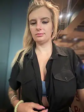 Snapshot of Betsy chatting on 01/16/25, 04:28 Betsy online show from 01/16/25, 04:28