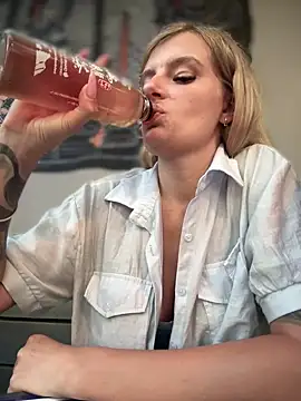 Snapshot of Betsy chatting on 01/20/25, 11:24 Betsy online show from 01/20/25, 11:24