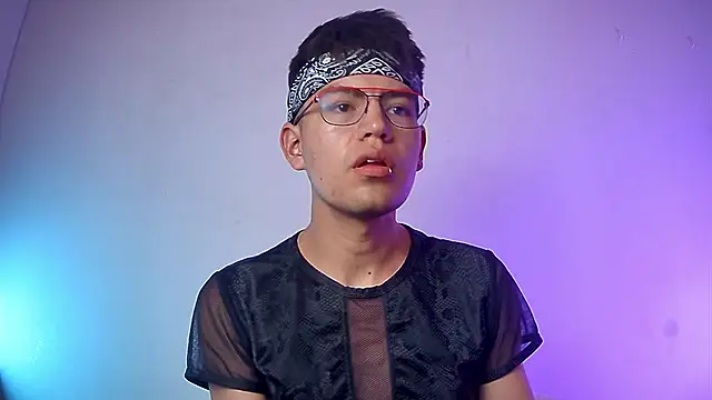 Snapshot of nicolatinboy chatting on 02/28/26, 09:05 nicolatinboy online show from 02/28/26, 09:05