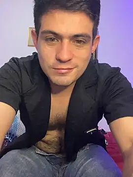 Snapshot of williamsmiiths16 chatting on 12/04/25, 12:14 williamsmiiths16 online show from 12/04/25, 12:14