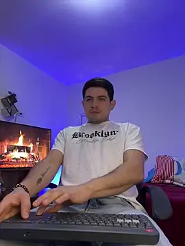 williamsmiiths16 online show from 04/23/26, 11:53