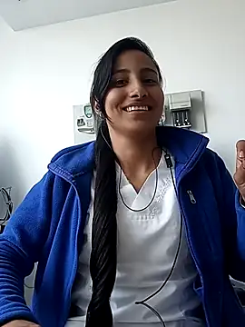 Vera Luna  online show from 12/17/25, 06:03