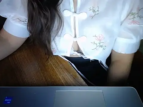 maian love online show from 12/17/25, 07:31