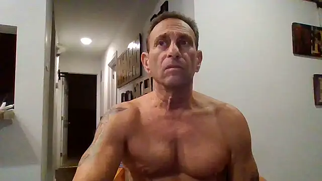 Snapshot of johnnymarino1010 chatting on 12/17/25, 06:58 johnnymarino1010 online show from 12/17/25, 06:58