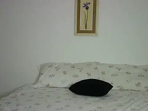 Snapshot of katerinepol chatting on 12/14/25, 02:06 katerinepol online show from 12/14/25, 02:06