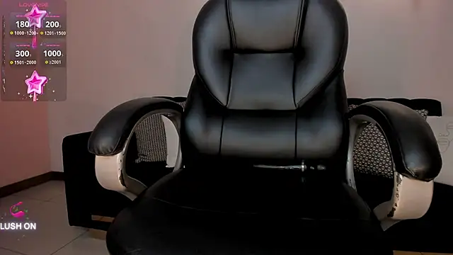 Snapshot of ChloeManson chatting on 12/18/24, 03:11 ChloeManson online show from 12/18/24, 03:11