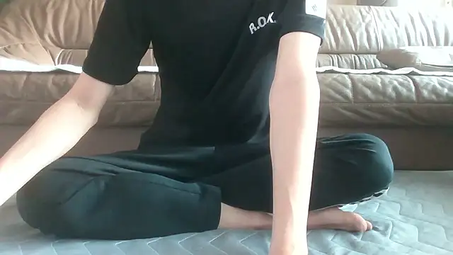 dongjun21 online show from 02/18/26, 06:42