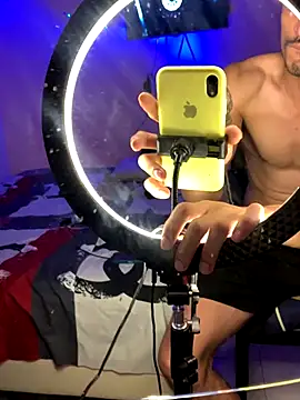 Snapshot of Raymon__7 chatting on 12/13/25, 11:54 Raymon 7 online show from 12/13/25, 11:54