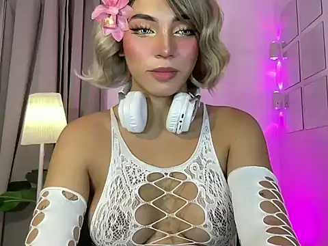 Soffywantsyou18 online show from 01/05/26, 06:44