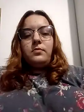 Snapshot of SpicyEmily_XX chatting on 12/04/25, 10:40 SpicyEmily XX online show from 12/04/25, 10:40