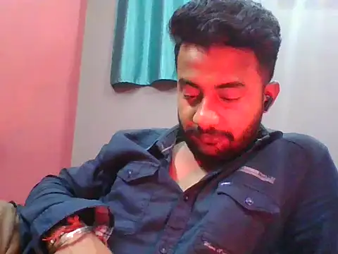 Snapshot of chutlhunter chatting on 12/15/25, 08:35 chutlhunter online show from 12/15/25, 08:35