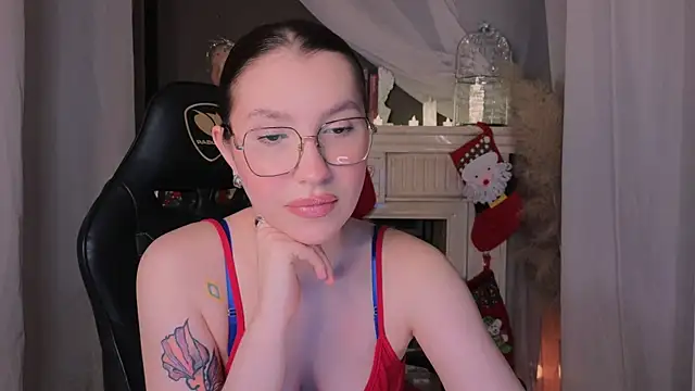 hi evie online show from 12/18/25, 12:44