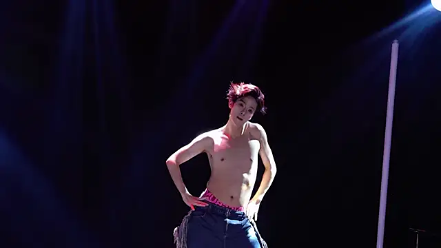 Snapshot of BOYgayHouse- chatting on 12/14/25, 09:14 BOYgayHouse- online show from 12/14/25, 09:14