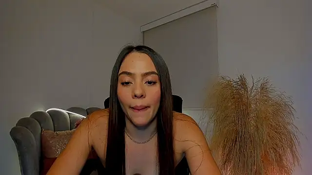 Snapshot of Kamilamonroe chatting on 12/23/25, 03:48 Kamilamonroe online show from 12/23/25, 03:48