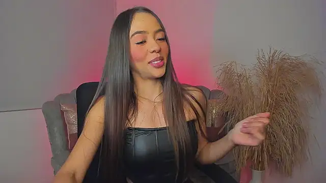Snapshot of Kamilamonroe chatting on 06/27/26, 11:43 Kamilamonroe online show from 06/27/26, 11:43