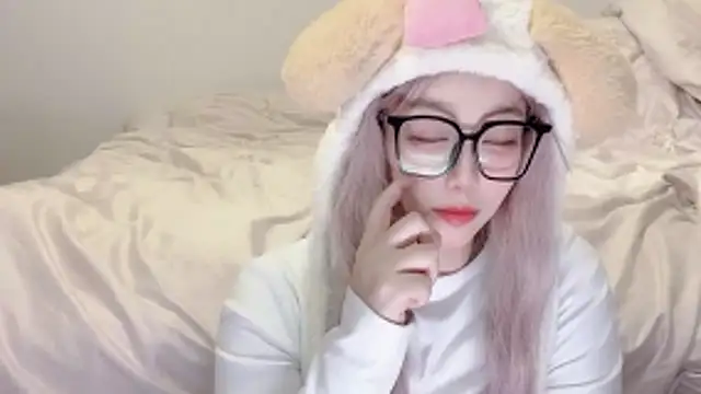 Snapshot of fayebabe chatting on 12/15/25, 12:53 fayebabe online show from 12/15/25, 12:53