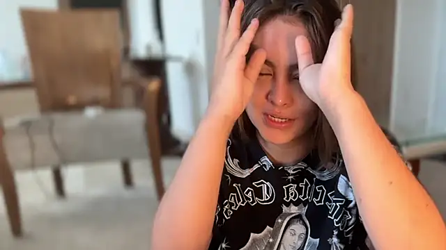 miaferrer777 online show from 04/12/26, 04:23