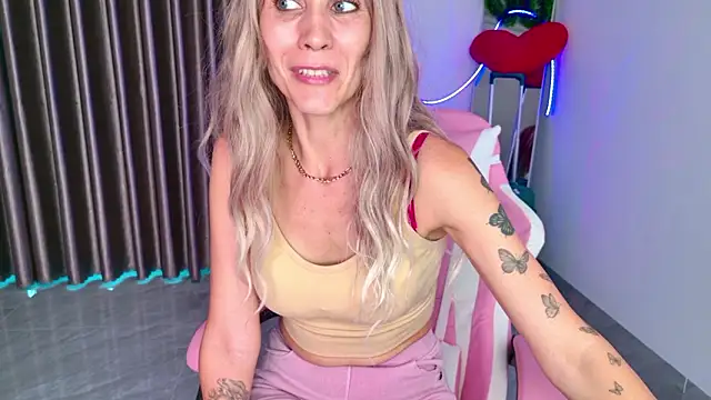 betty xoxoo online show from 02/16/26, 10:44