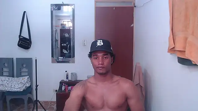 Snapshot of Dani_browx chatting on 12/14/25, 06:34 Dani browx online show from 12/14/25, 06:34