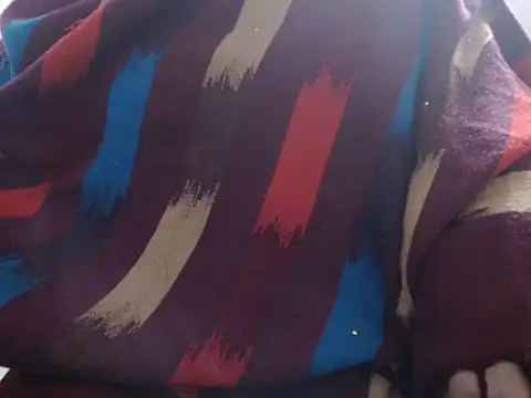 Snapshot of KhubsuratHaasina chatting on 12/17/25, 01:50 KhubsuratHaasina online show from 12/17/25, 01:50