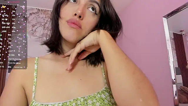 Snapshot of VENUSGREYS1 chatting on 12/19/25, 12:34 VENUSGREYS1 online show from 12/19/25, 12:34