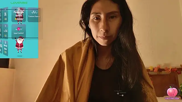 Snapshot of MoonLipsON- chatting on 12/16/25, 03:33 MoonLipsON- online show from 12/16/25, 03:33