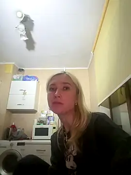 Snapshot of KisJeni chatting on 12/16/25, 04:56 KisJeni online show from 12/16/25, 04:56