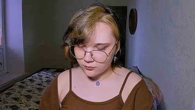 Lily-Violet online show from 04/07/26, 12:16