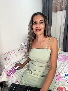 Snapshot of sandrafarrely chatting on 12/04/25, 11:46 sandrafarrely online show from 12/04/25, 11:46