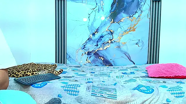 Snapshot of Valentina_and_sneider_ chatting on 01/13/26, 07:19 Valentina and sneider online show from 01/13/26, 07:19