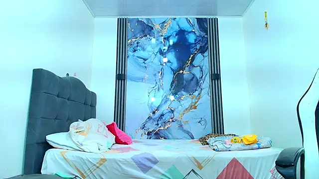 Snapshot of Valentina_and_sneider_ chatting on 02/17/26, 07:20 Valentina and sneider online show from 02/17/26, 07:20