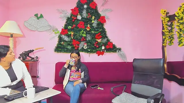 Snapshot of LesbianCouple02 chatting on 12/15/25, 12:31 LesbianCouple02 online show from 12/15/25, 12:31