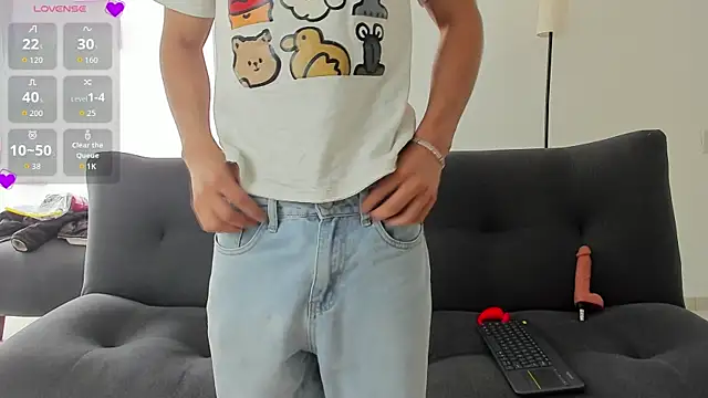 Snapshot of LittleMya_ chatting on 12/17/25, 07:42 LittleMya online show from 12/17/25, 07:42