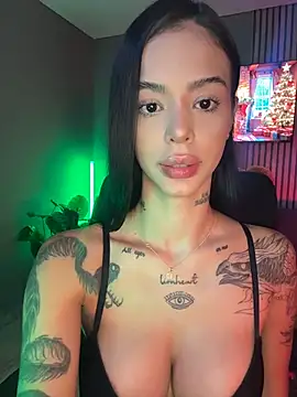 VegaLuxe online show from 12/17/25, 02:45