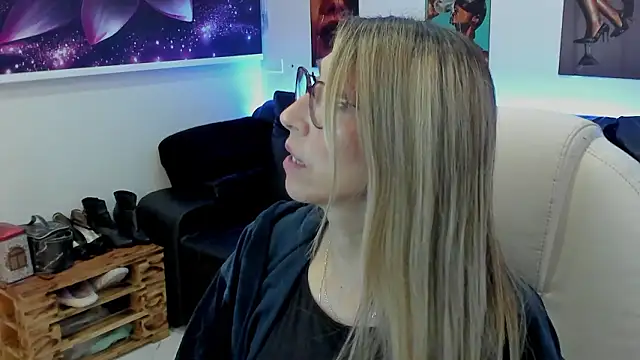 Snapshot of Scarlett_079 chatting on 02/12/26, 12:44 Scarlett 079 online show from 02/12/26, 12:44