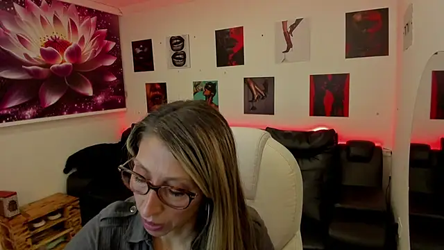 Snapshot of Scarlett_079 chatting on 02/13/26, 12:01 Scarlett 079 online show from 02/13/26, 12:01