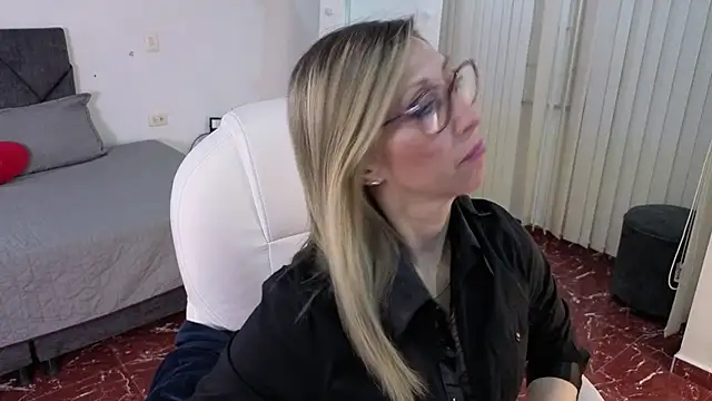 Snapshot of Scarlett_079 chatting on 02/14/26, 12:02 Scarlett 079 online show from 02/14/26, 12:02