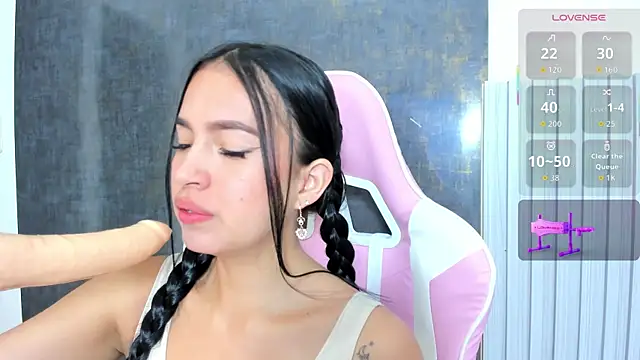 antonella guzman  online show from 12/17/25, 12:11