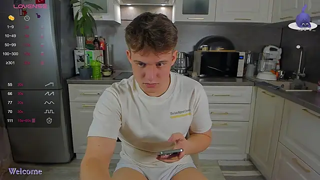 Snapshot of fruitninjaga chatting on 12/17/25, 10:54 fruitninjaga online show from 12/17/25, 10:54