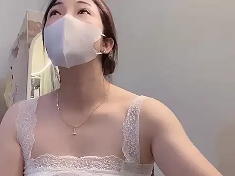 Mimy18 online show from 05/05/26, 04:37