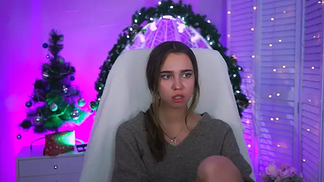 Snapshot of KimPorins chatting on 12/16/25, 12:21 KimPorins online show from 12/16/25, 12:21