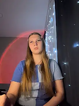 Snapshot of nelli_lux_ chatting on 12/15/25, 08:35 nelli lux online show from 12/15/25, 08:35