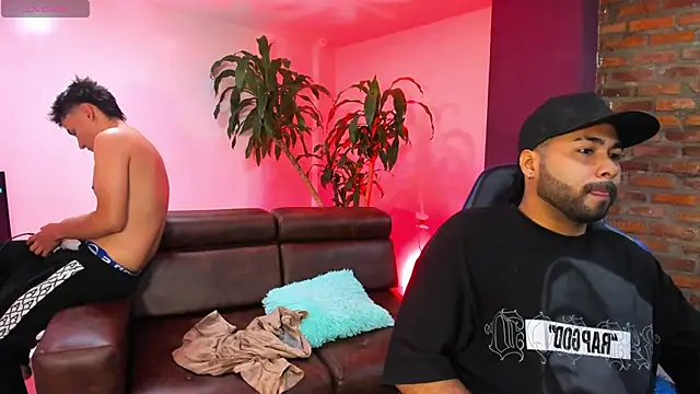 HotThreesoome online show from 12/04/25, 01:42