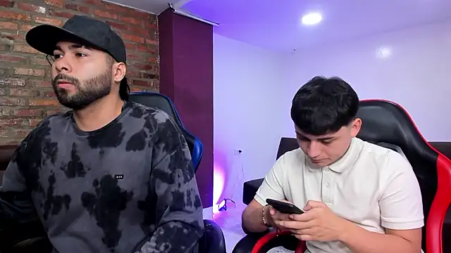 HotThreesoome online show from 02/21/26, 12:17